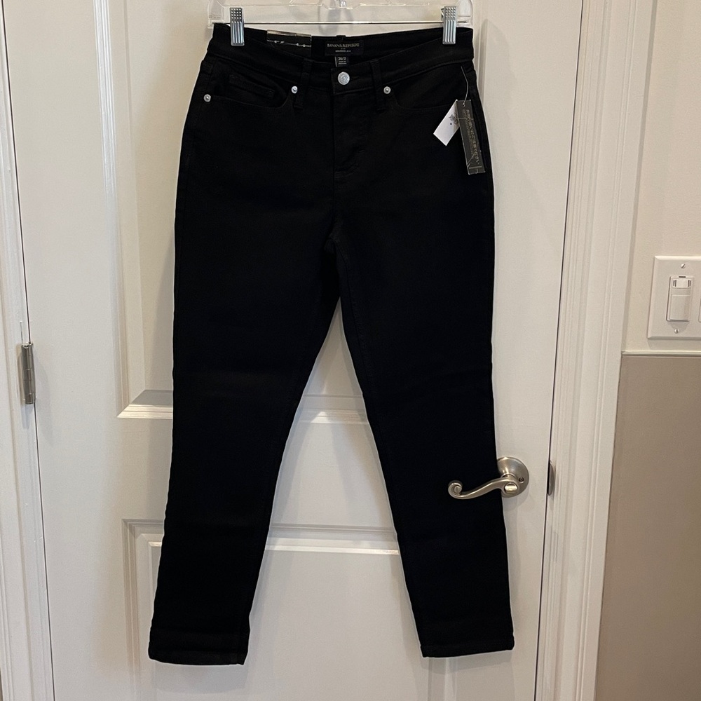 NWT Banana Republic Girlfriend Straight Leg Jeans in Black